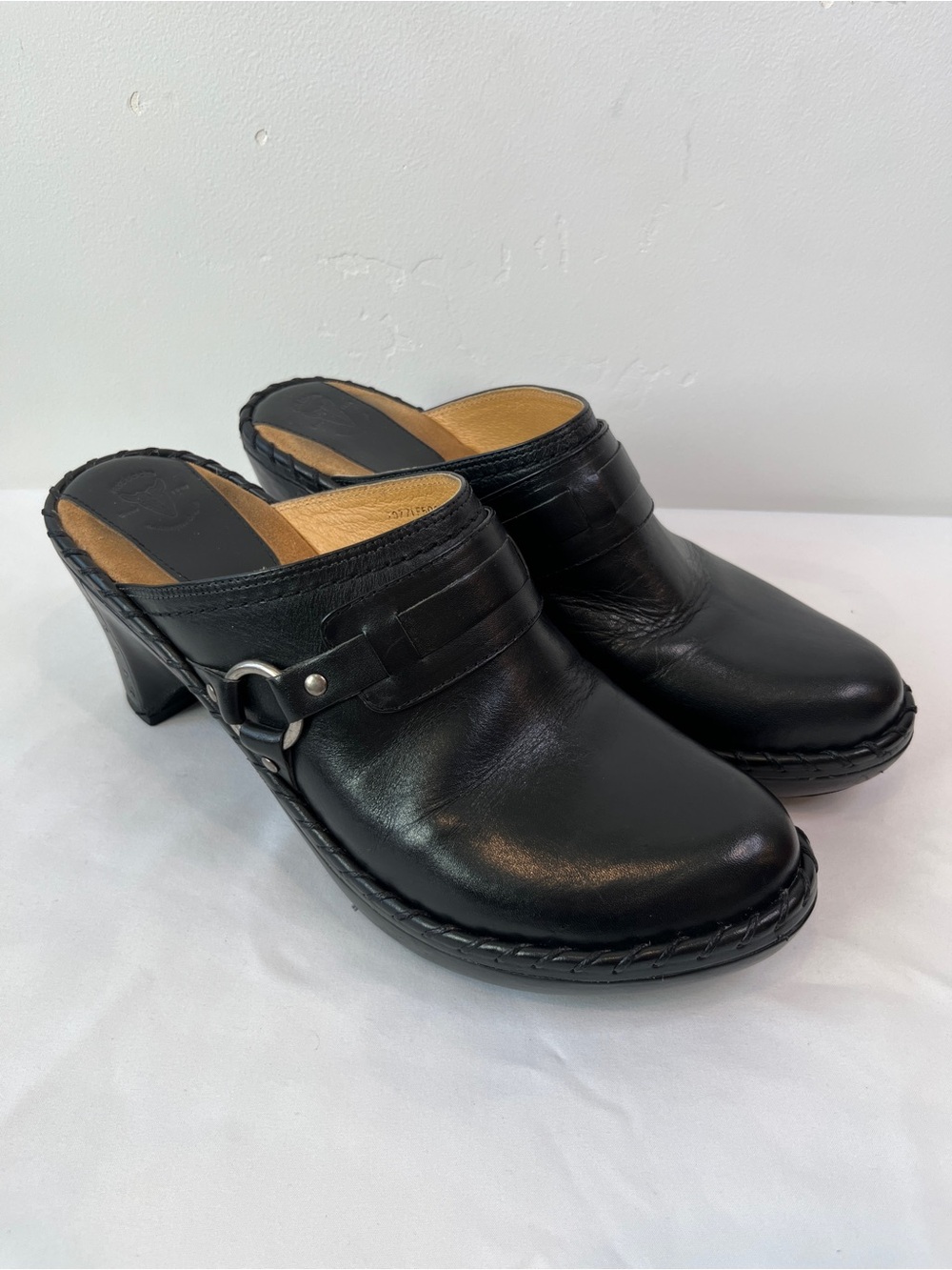 Frye Vintage Black Leather Ring Harness Mule Clogs Chunky Heel Womens Size 9.5M